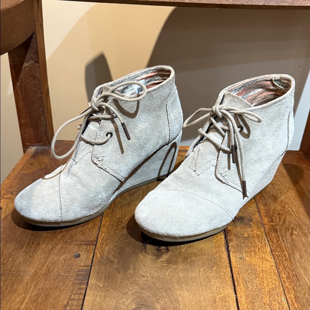 TOMS Desert Wedge Lace-Up Booties – Taupe Suede,‎ Size 9.5W